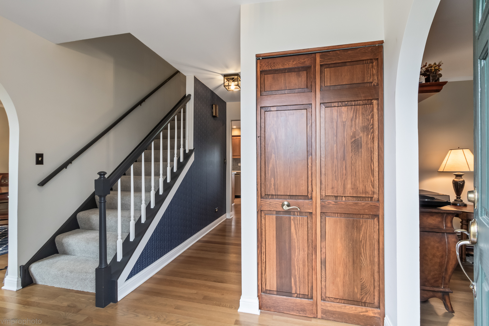 3963 Bordeaux Drive Hoffman Estates, IL 60192 - Photo 3 of 33 a view of front door