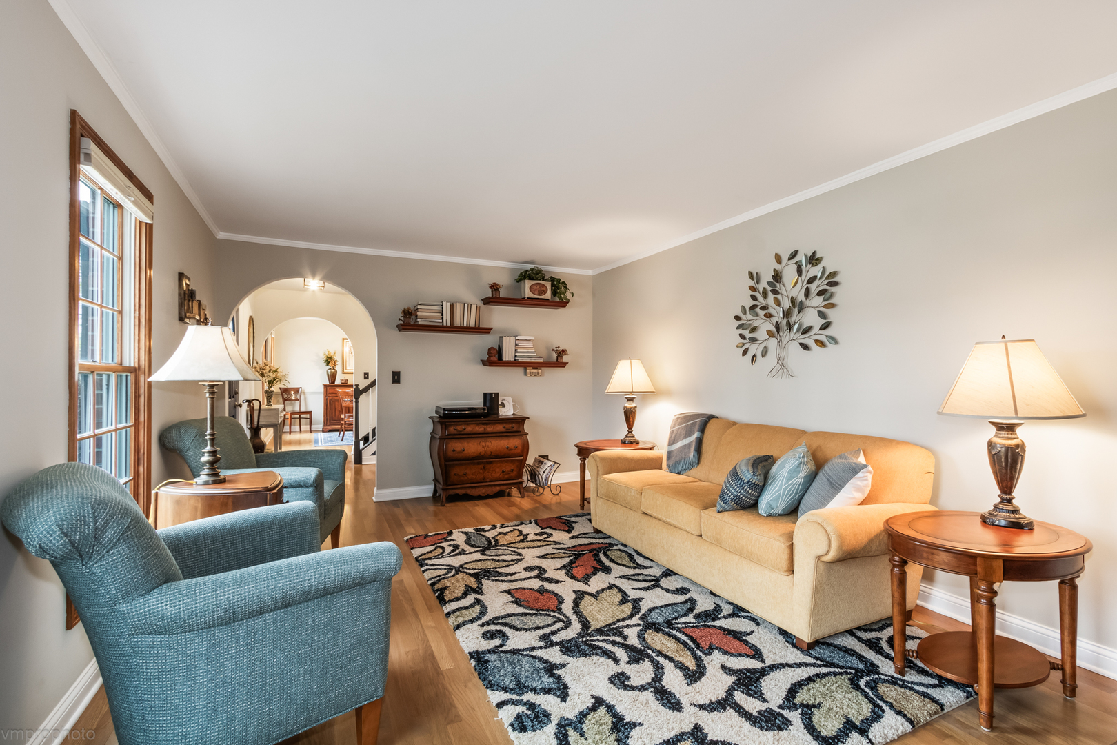 3963 Bordeaux Drive Hoffman Estates, IL 60192 - Photo 4 of 33 a living room with furniture and a chandelier