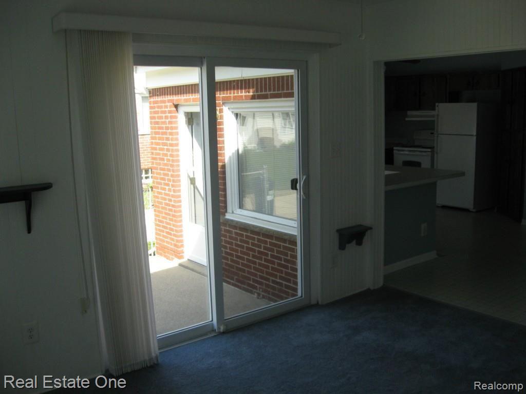 17511 Rougeway Street Livonia, MI 48152 - Photo 9 of 20 IMG_9813.jpg