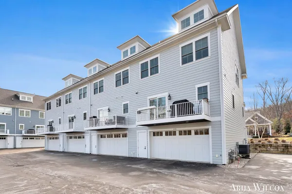 $739,900 | 643 Greenslate Drive Southeast, Ada, MI 49301