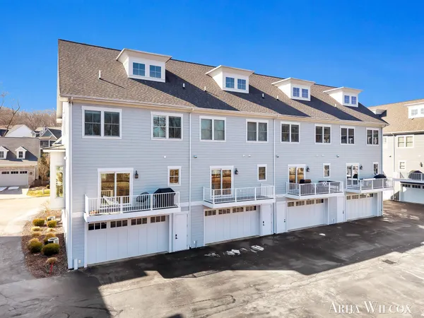 $739,900 | 643 Greenslate Drive Southeast, Ada, MI 49301