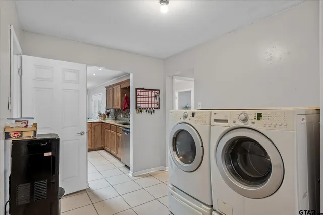 a view of a storage & utility room with washer and dryer