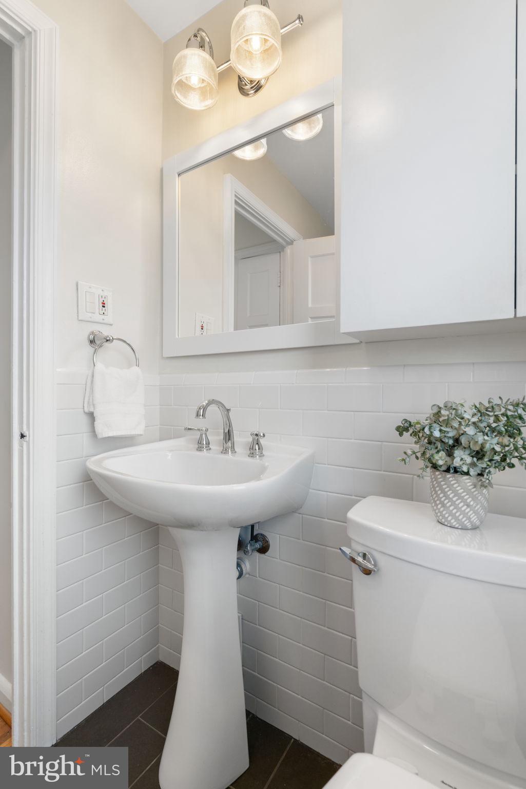 6021 Williamsburg Road Alexandria, VA 22303 - Photo 24 of 44 a bathroom with a sink toilet and mirror