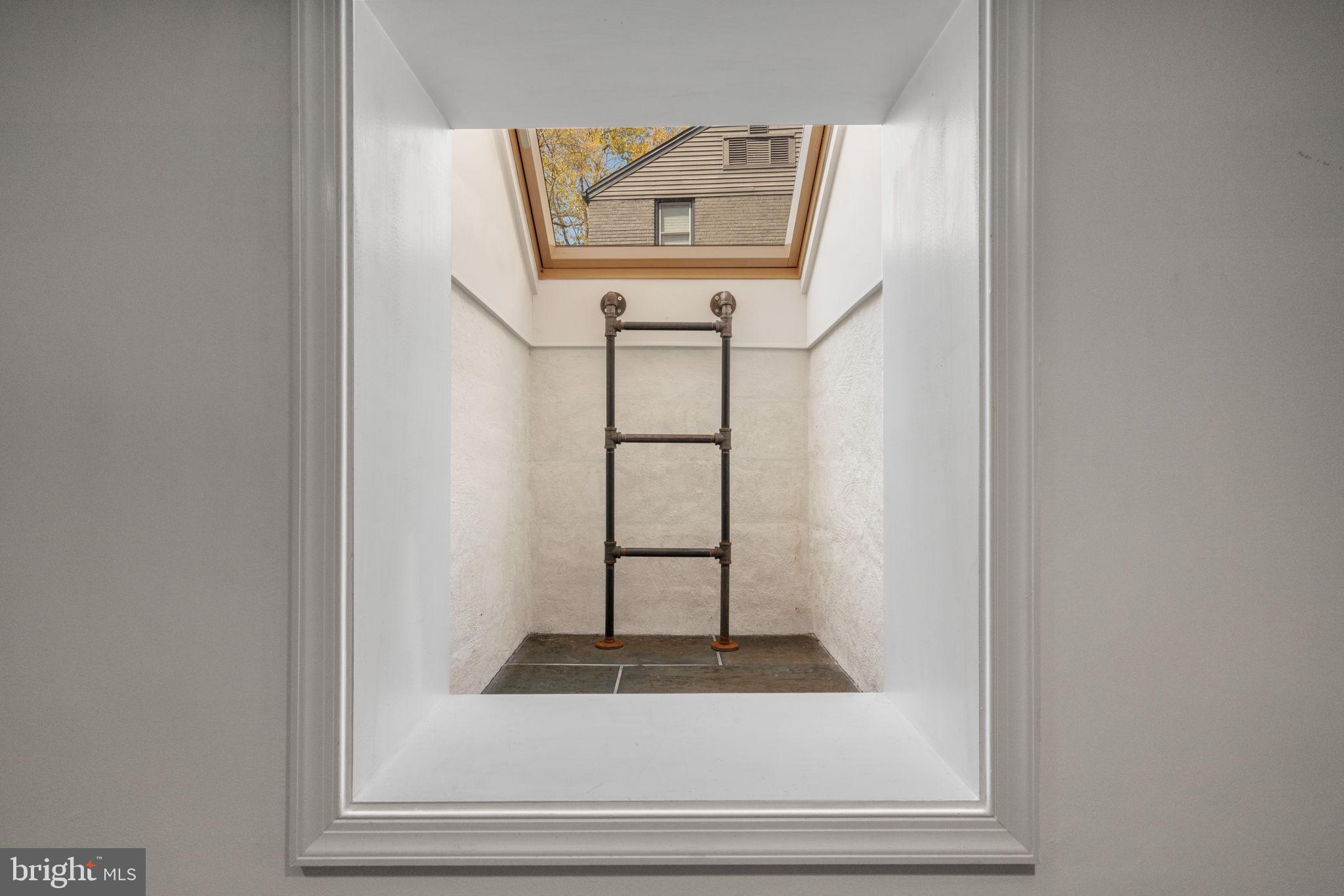 6021 Williamsburg Road Alexandria, VA 22303 - Photo 29 of 44 a view of staircase