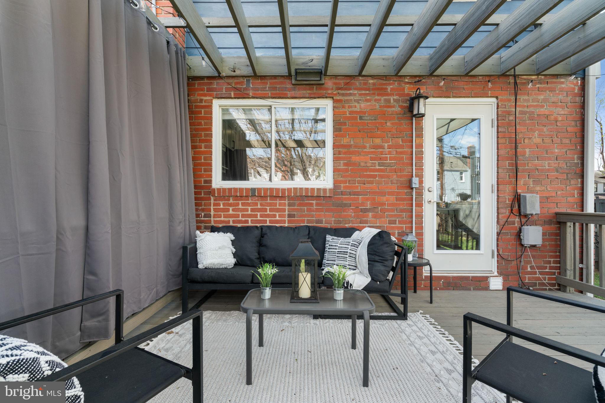 6021 Williamsburg Road Alexandria, VA 22303 - Photo 33 of 44 a balcony with table and chairs