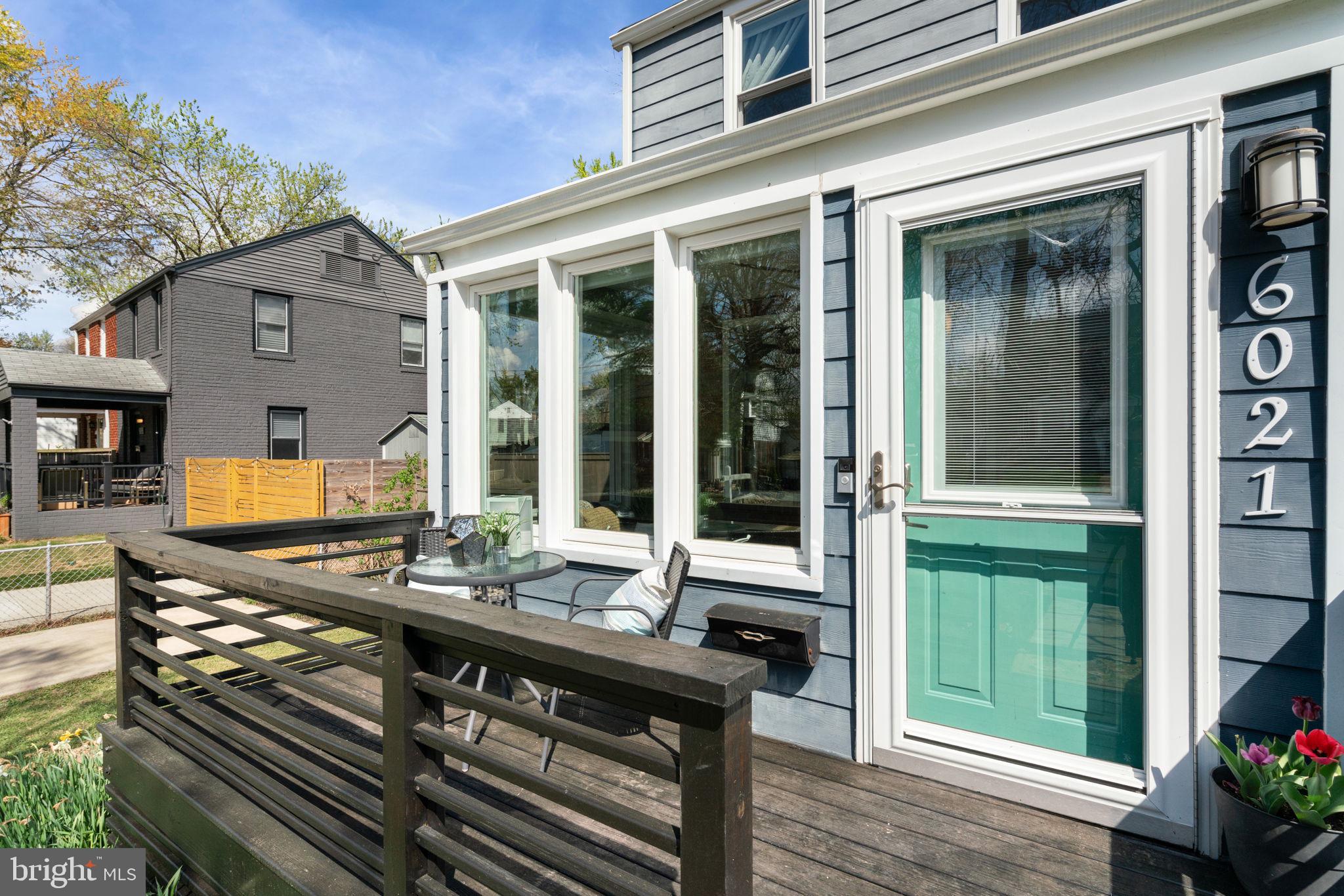 6021 Williamsburg Road Alexandria, VA 22303 - Photo 5 of 44 a view of a dinning table and chairs in patio of the house