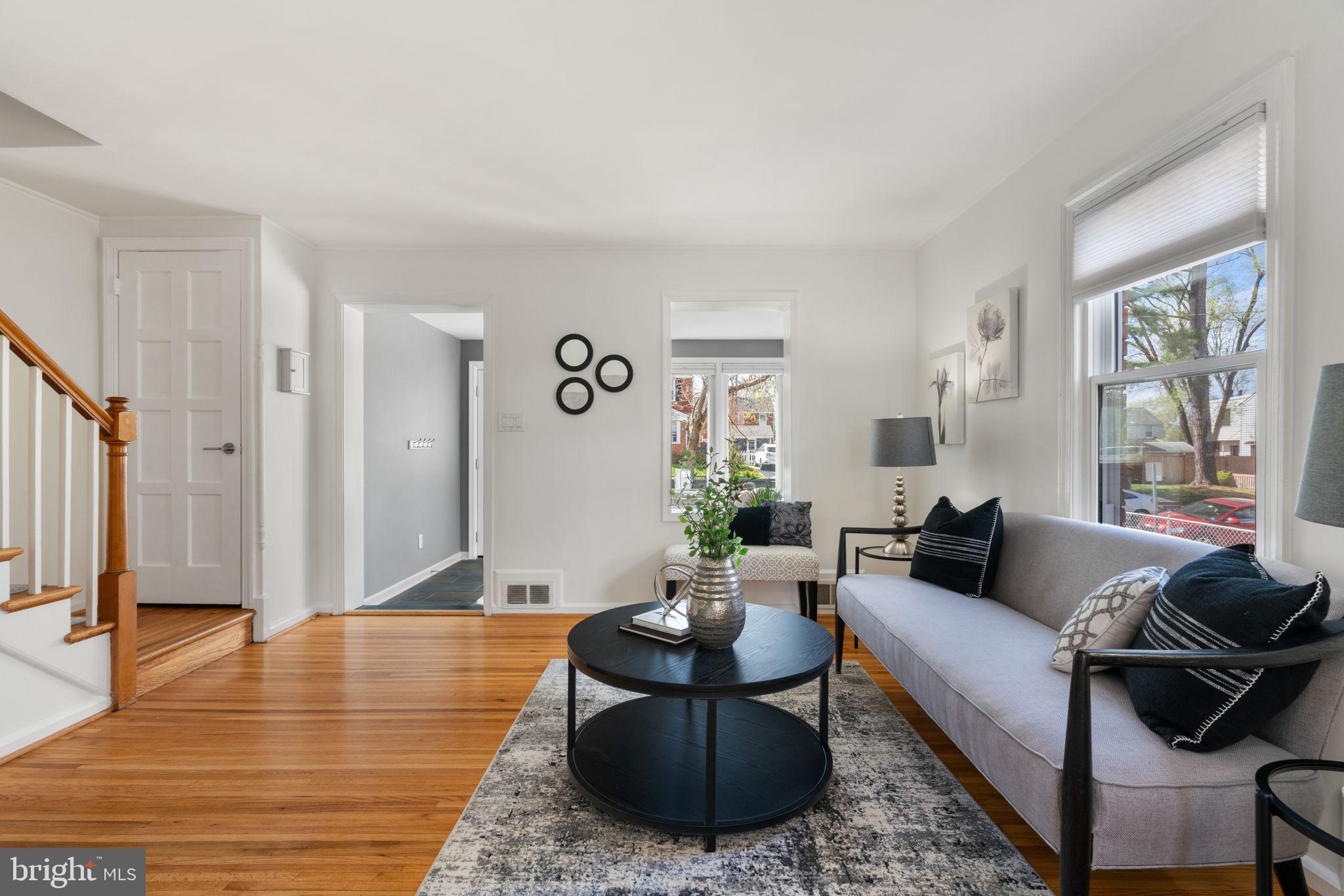 6021 Williamsburg Road Alexandria, VA 22303 - Photo 9 of 44 a living room with furniture and a large window