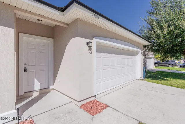 a view of a back yard of the house