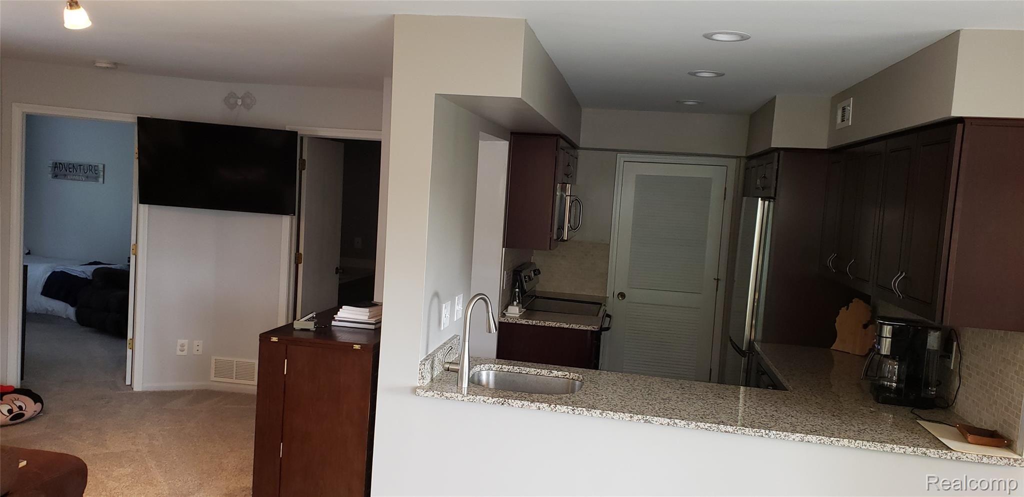 1500 Meadowside Drive, Unit 180 Rochester, MI 48307 - Photo 7 of 17 20191005_114659.jpg