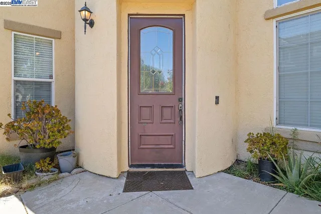 a view of livingroom with a hallway