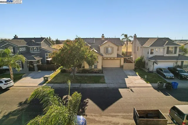 $725,000 | 907 Maggiore Lane, Manteca, CA 95337