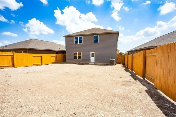 $1,800 | 1004 Riverdale Cove, Jarrell, TX 76537