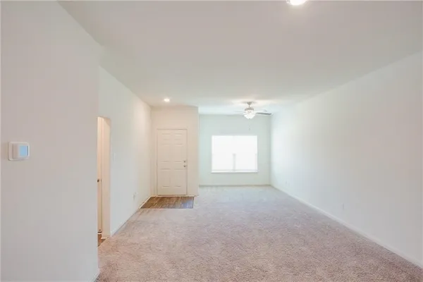 $1,800 | 1004 Riverdale Cove, Jarrell, TX 76537