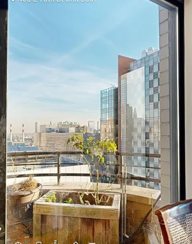 a picture of a lake view