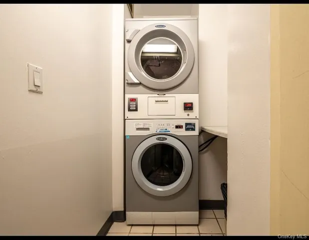 a close up view of a washer and dryer