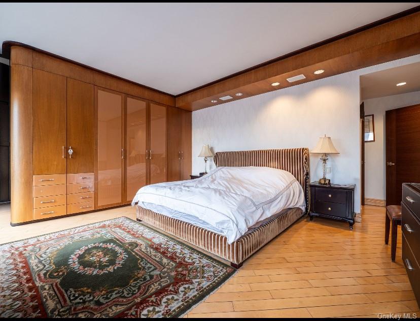 400 East 70th Street, Unit 3501 Manhattan, NY 10021 - Photo 9 of 19