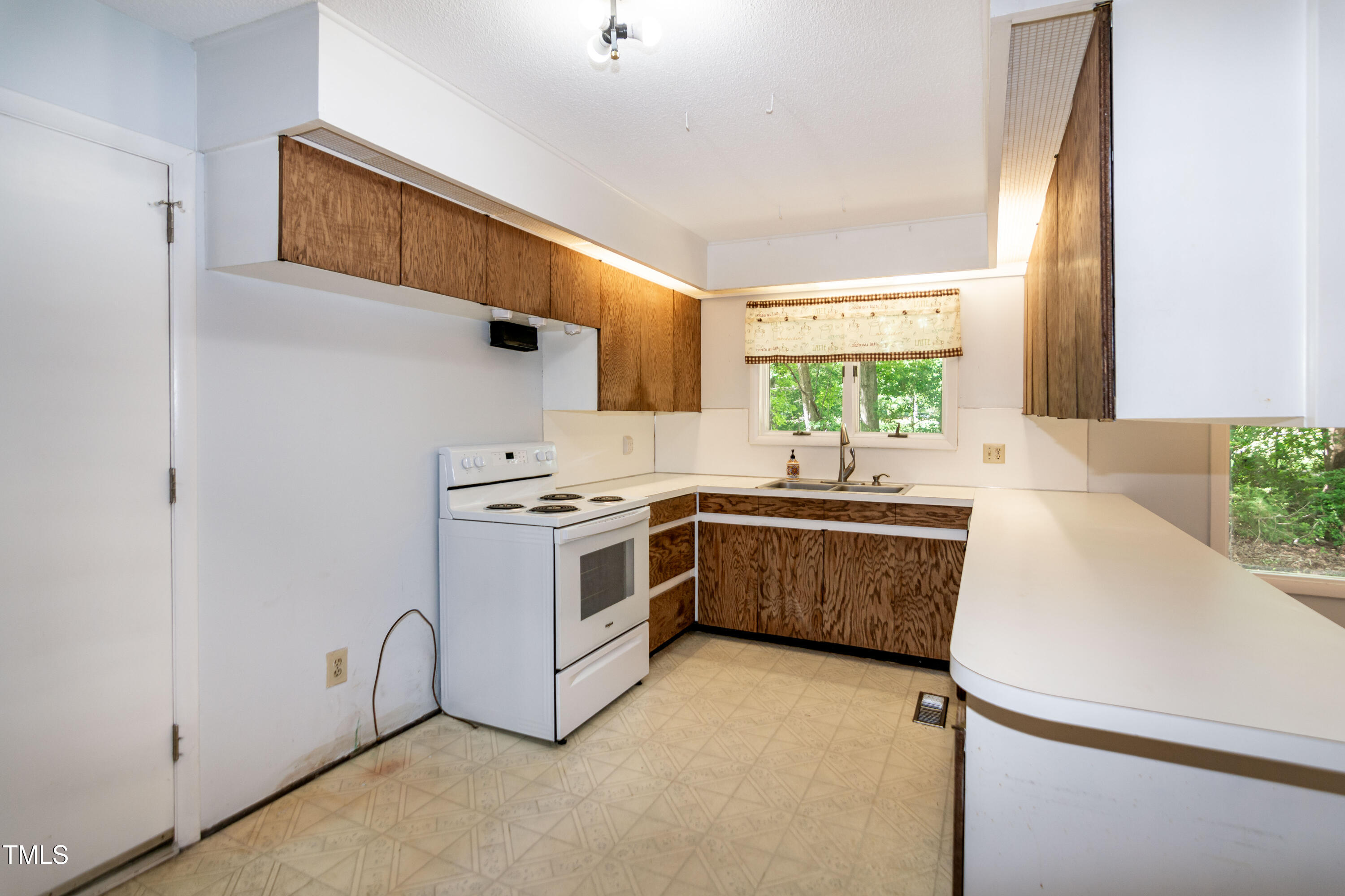 5213 Tomahawk Trail Raleigh, NC 27610 - Photo 12 of 80 RJP_X_4503
