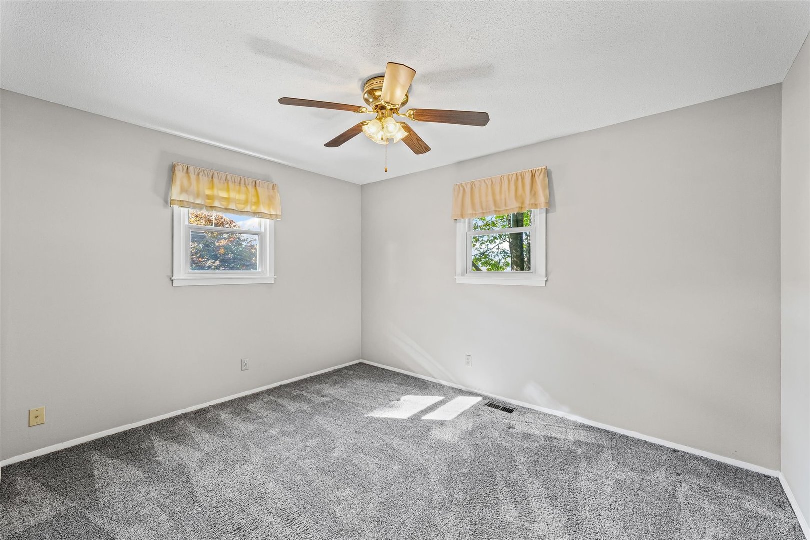 1613 Carolina Drive Rantoul, IL 61866 - Photo 20 of 50 an empty room with windows and a ceiling fan