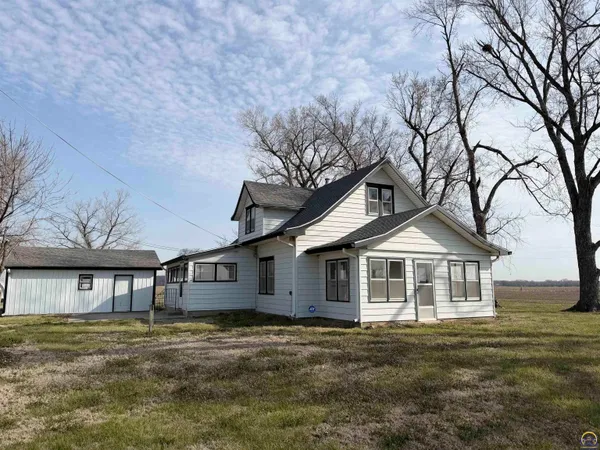 $325,000 | 2910 21st Street, Topeka, KS 66617