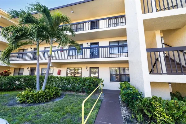 $169,000 | 425 30th Avenue West, Unit C112, Bradenton, FL 34205