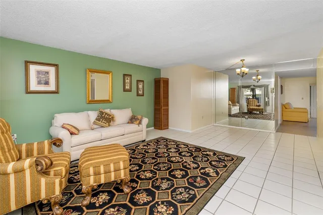 $176,800 | 425 30th Avenue West, Unit C112, Bradenton, FL 34205