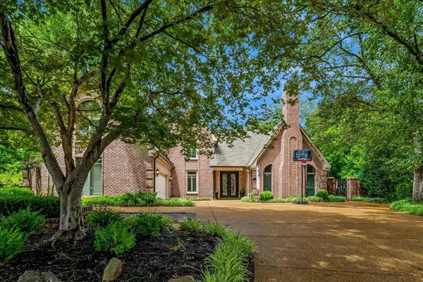 $695,000 | 8784 3 Chimneys Drive West, Germantown, TN 38138