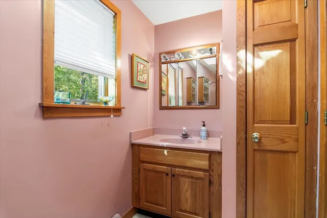 $599,000 | 17 Signal Hill Road, Winhall, VT 05340