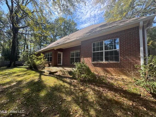 $260,000 | 316 Southhaven Drive, Byram, MS 39272