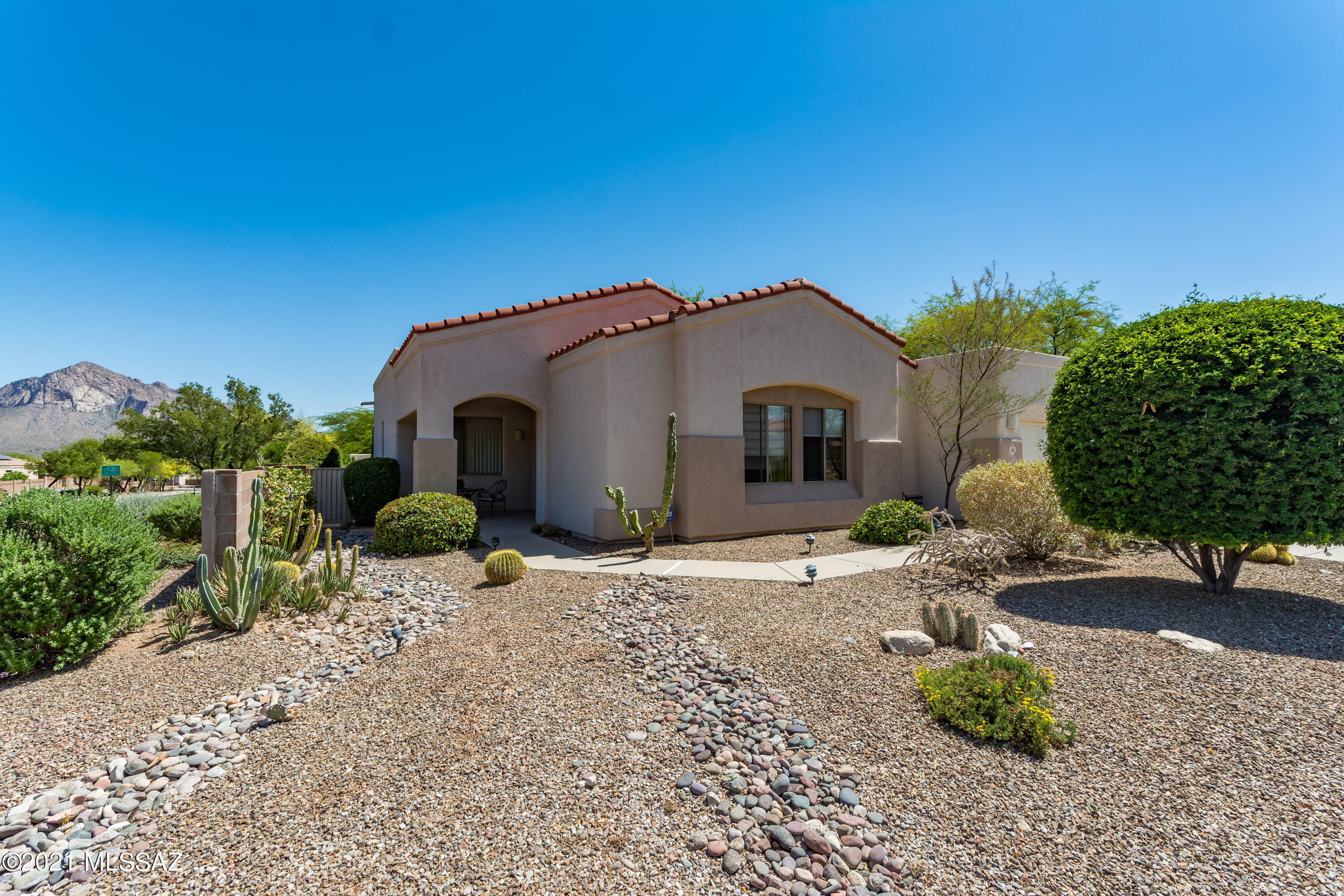 385 West Ridge Peak Road Oro Valley, AZ 85737 - Photo 3 of 26 Gallery Image 3