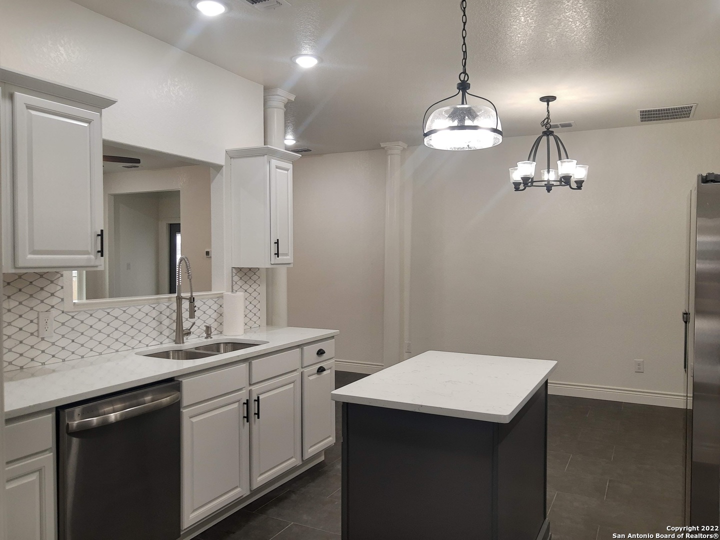 1839 Lois Street Kerrville, TX 78028 - Photo 8 of 23