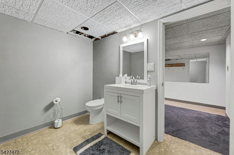 100 Easedale Road, Unit 100 Wayne, NJ 07470 - Photo 36 of 43 a bathroom with a sink toilet and mirror