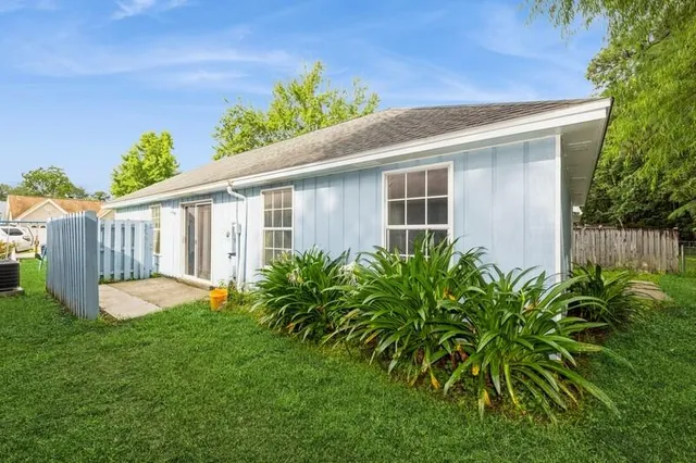 a view of a house with a yard and plants