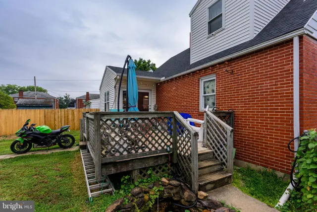 a view of a chairs setting in the backyard