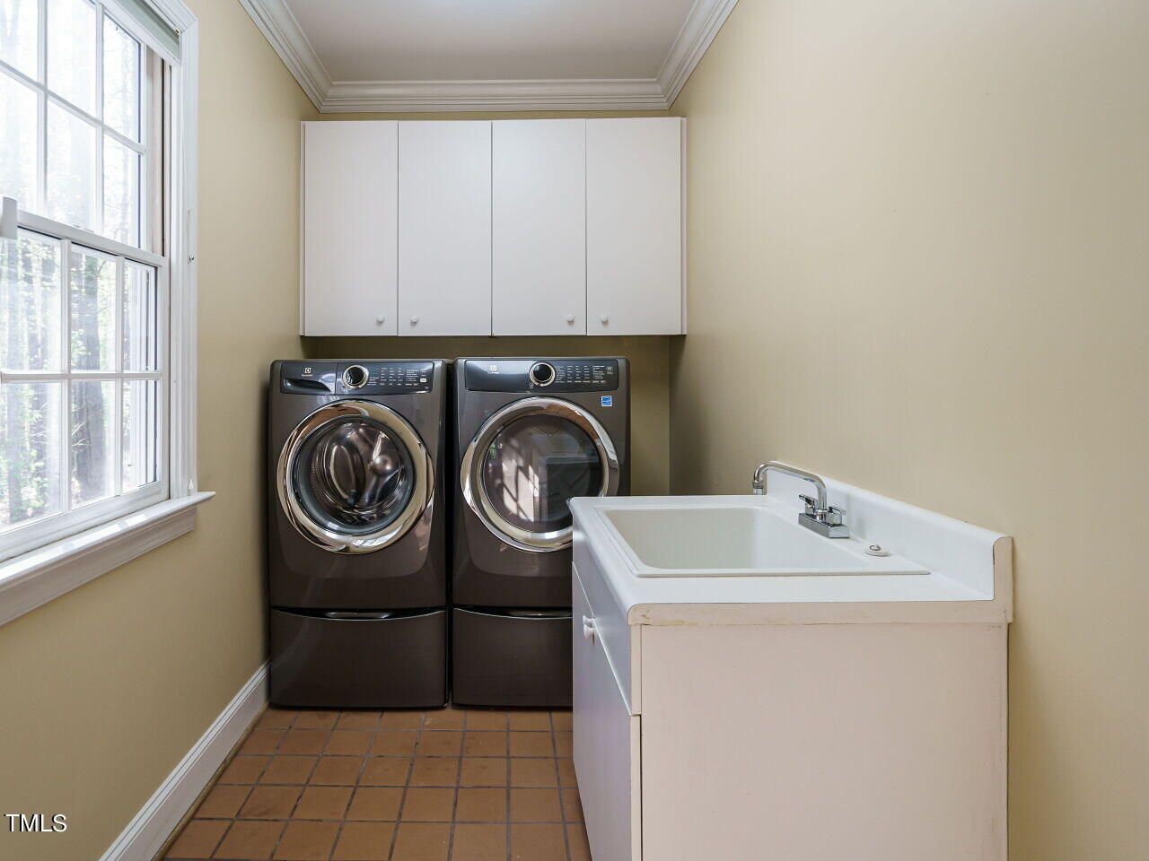 2320 Primrose Valley Court Raleigh, NC 27613 - Photo 24 of 43 a utility room with dryer and washer