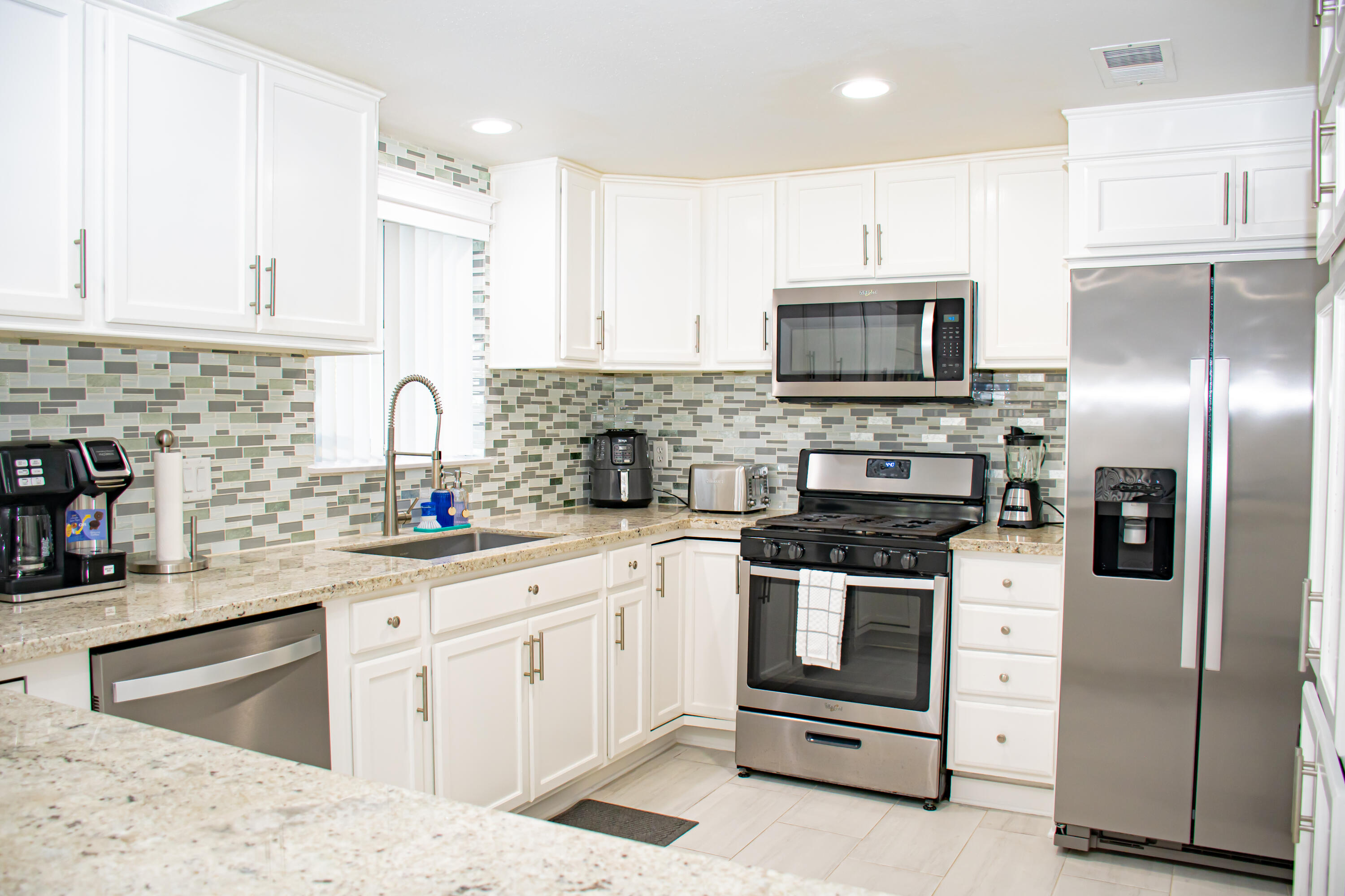 80746 Columbia Avenue Indio, CA 92201 - Photo 12 of 38 IMG_4610