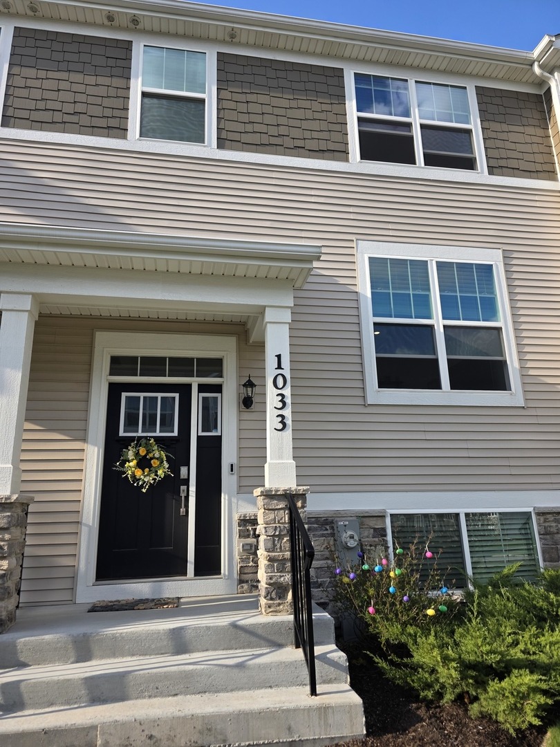 1033 Atterberg Road South Elgin, IL 60177 - Photo 2 of 25