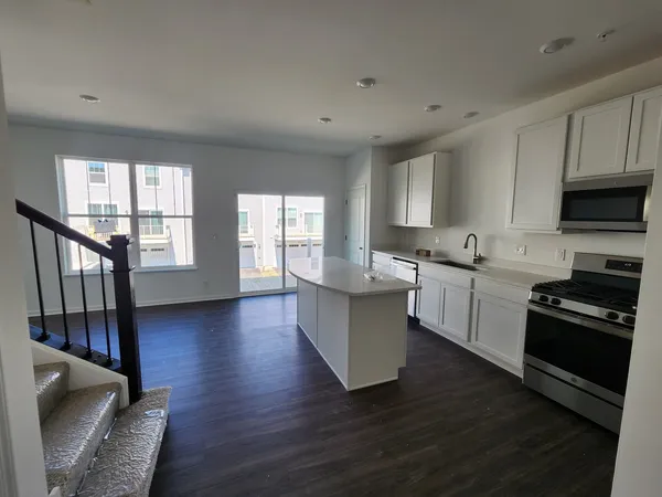 $2,800 | 1033 Atterberg Road, South Elgin, IL 60177