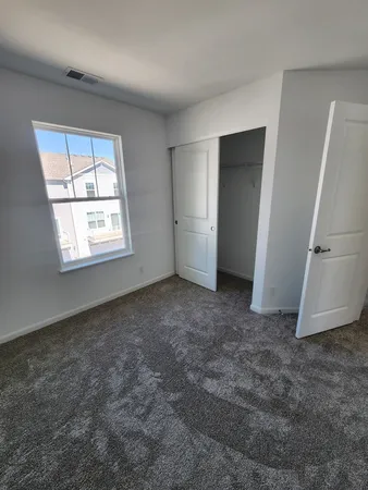 $2,800 | 1033 Atterberg Road, South Elgin, IL 60177