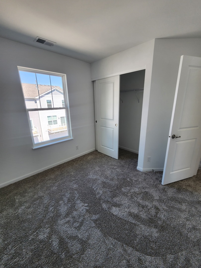 1033 Atterberg Road South Elgin, IL 60177 - Photo 7 of 25