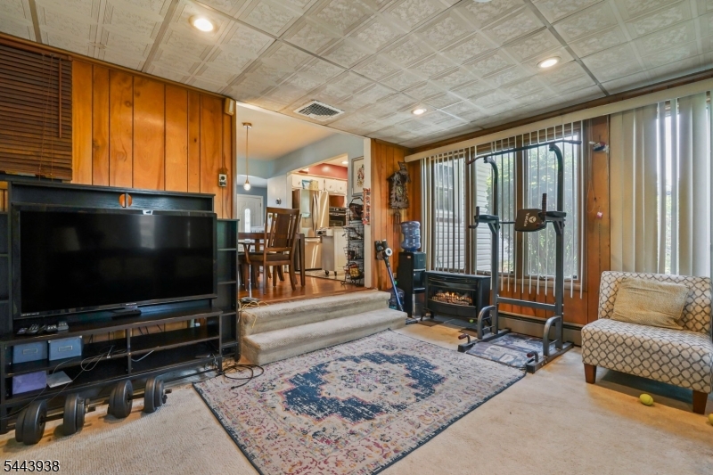 57 Ivanhoe Terrace Bloomfield, NJ 07003 - Photo 14 of 37