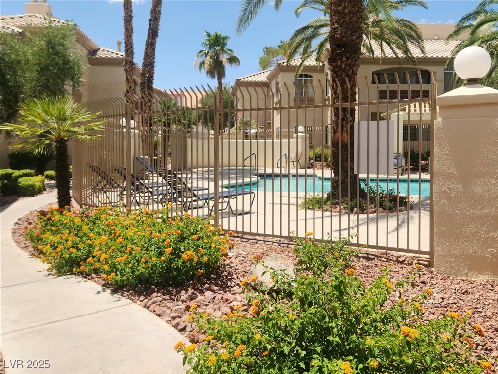 7400 West Flamingo Road, Unit 2033 Las Vegas, NV 89147 - Photo 33 of 38 Pool and spa area.
