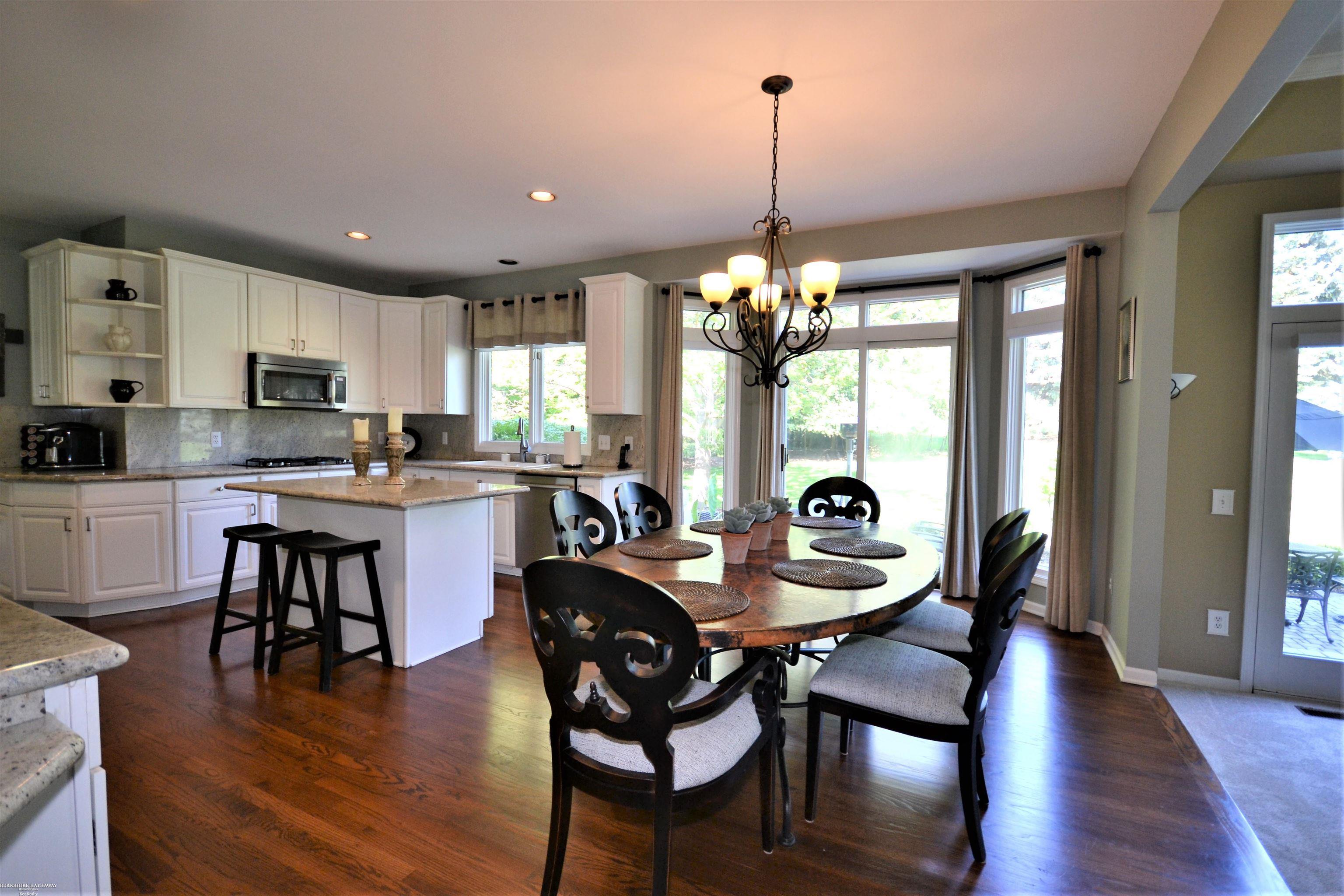 1813 Fox Run Rochester, MI 48306 - Photo 29 of 68 50087438-28.JPG