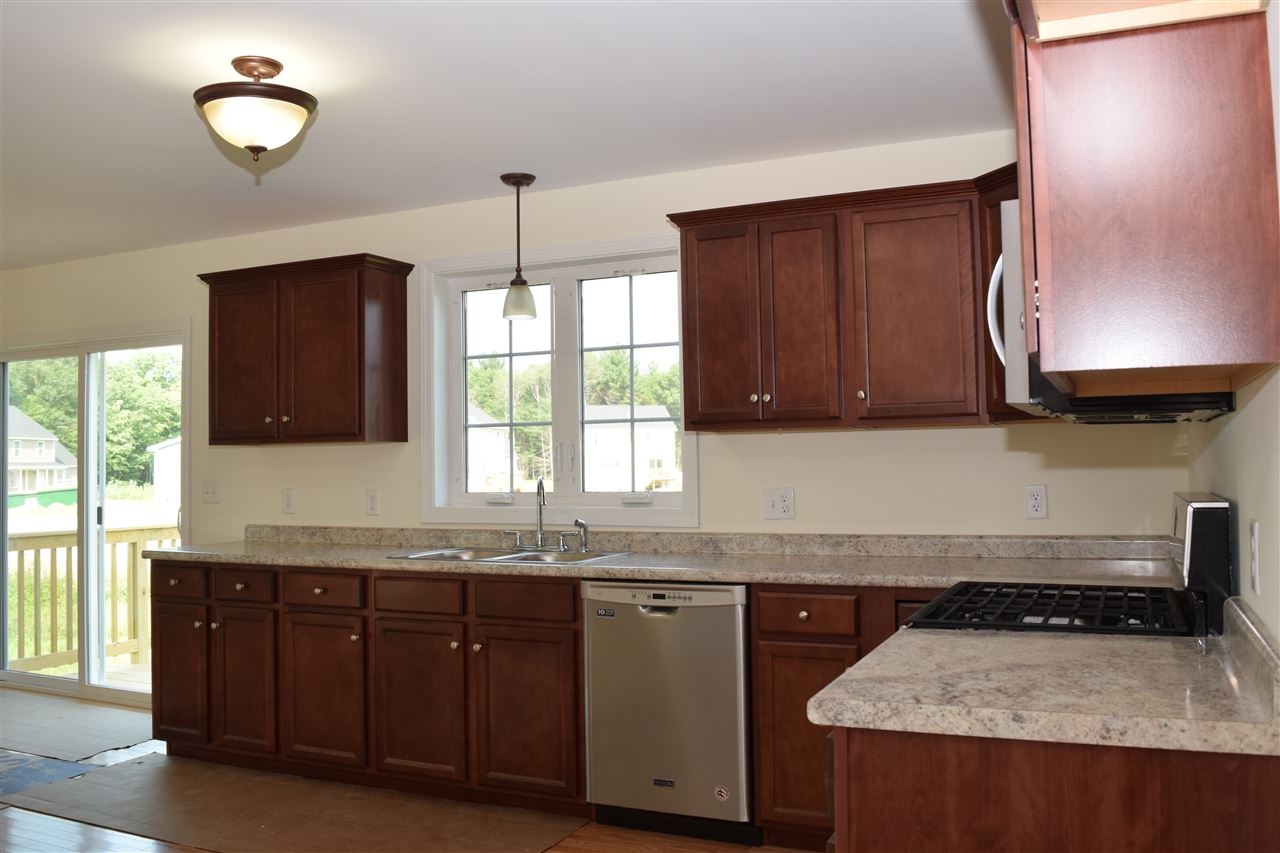 84 Miller's Farm Drive, Unit 96 Rochester, NH 03868 - Photo 4 of 14 Gallery Image 4