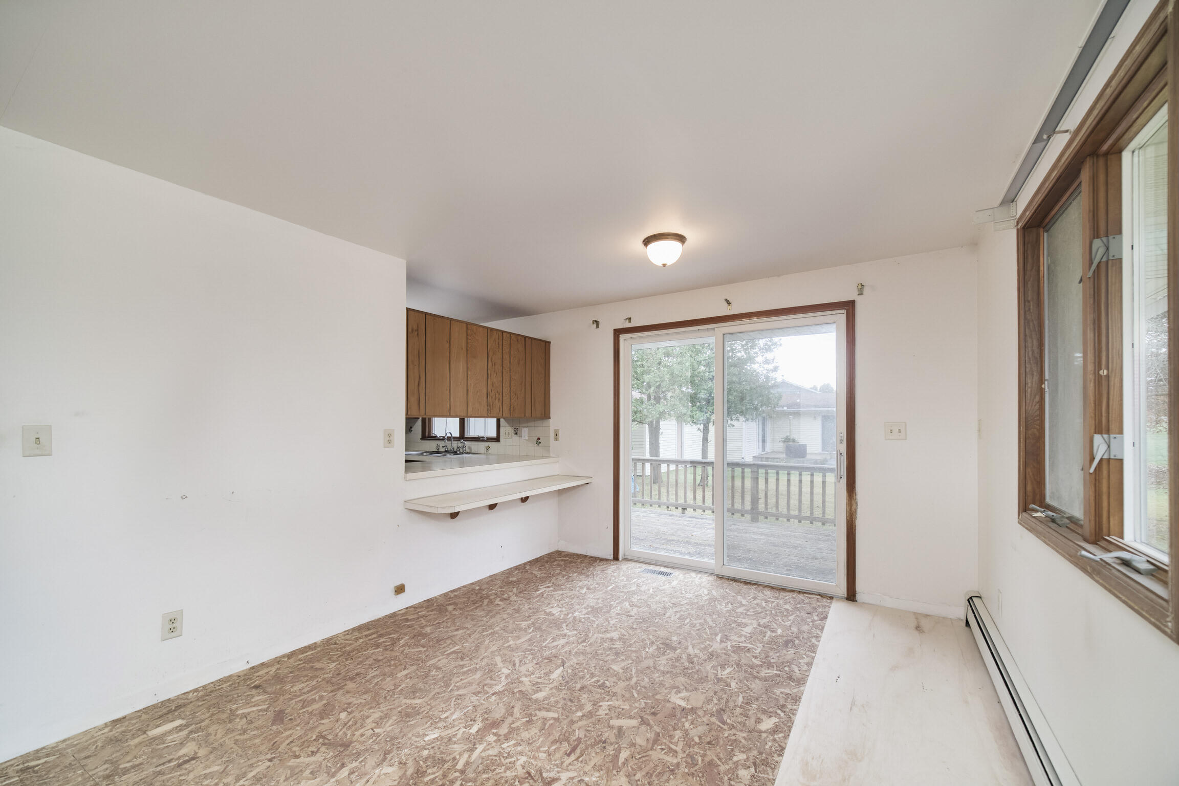 820 Robinson Street Manistee, MI 49660 - Photo 12 of 37 Slider to Back Deck & Yard