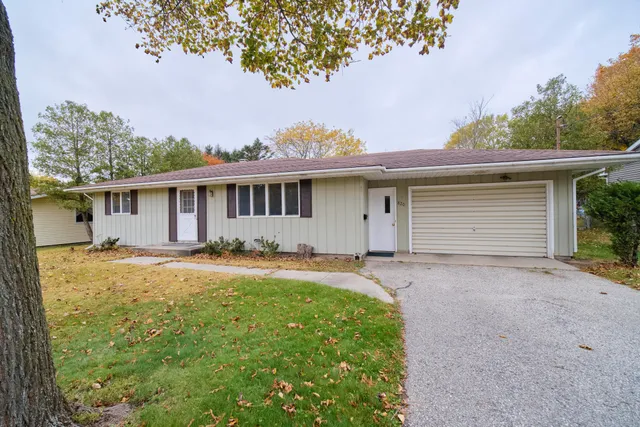 $235,000 | 820 Robinson Street, Manistee, MI 49660