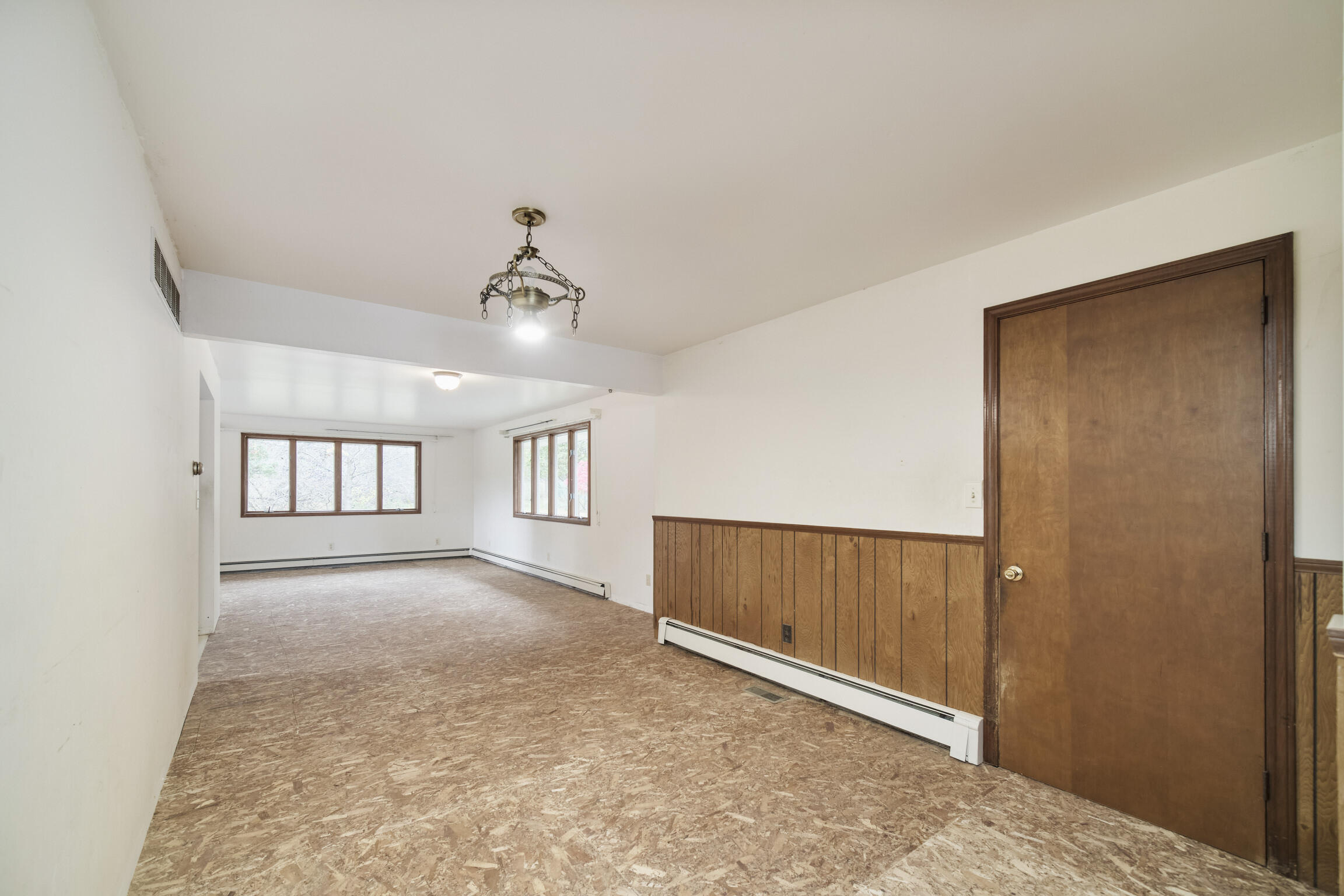 820 Robinson Street Manistee, MI 49660 - Photo 8 of 37 Dining/Family Room