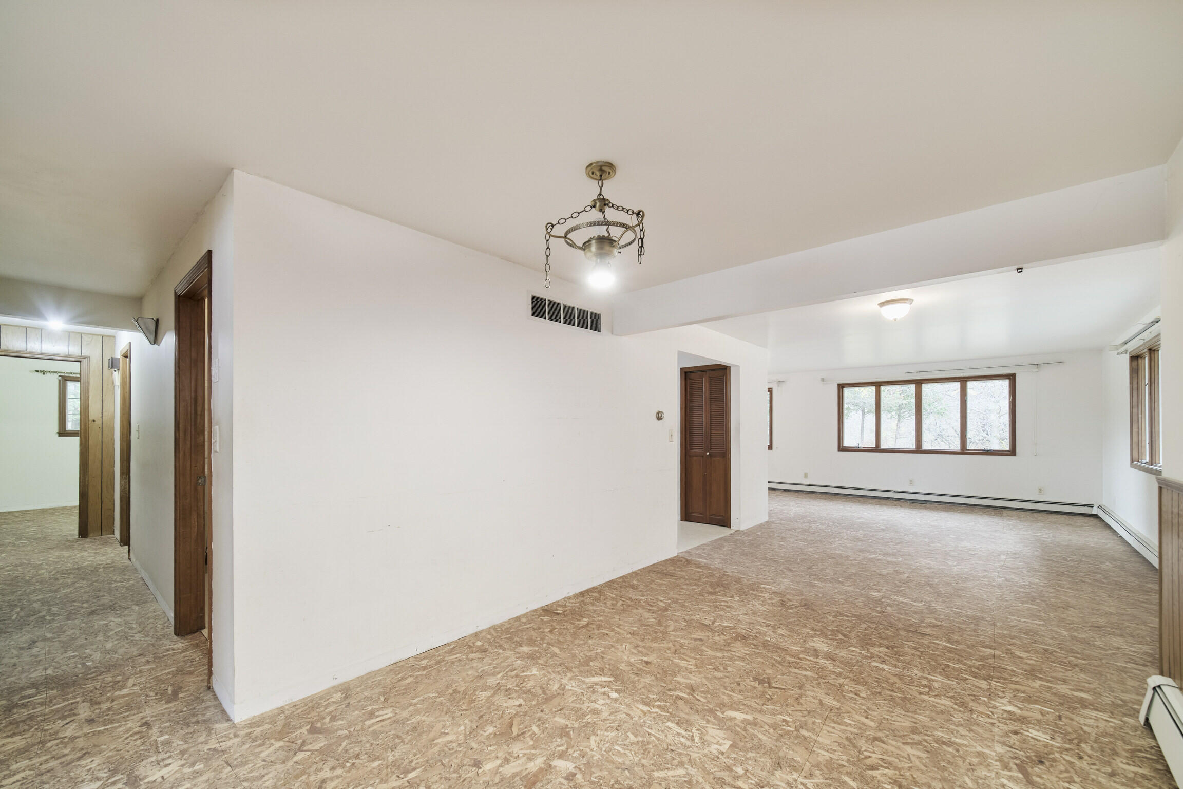 820 Robinson Street Manistee, MI 49660 - Photo 9 of 37 Dining/Family Room