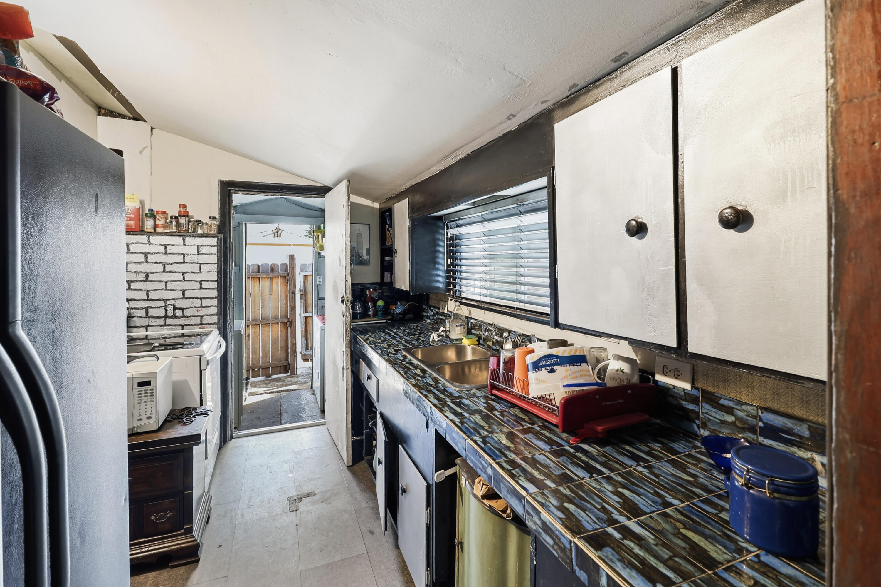 815 Locust Street Redding, CA 96001 - Photo 10 of 23 10-02 (2)