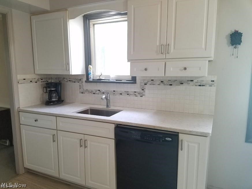 4871 Farnhurst Road Cleveland, OH 44124 - Photo 4 of 22