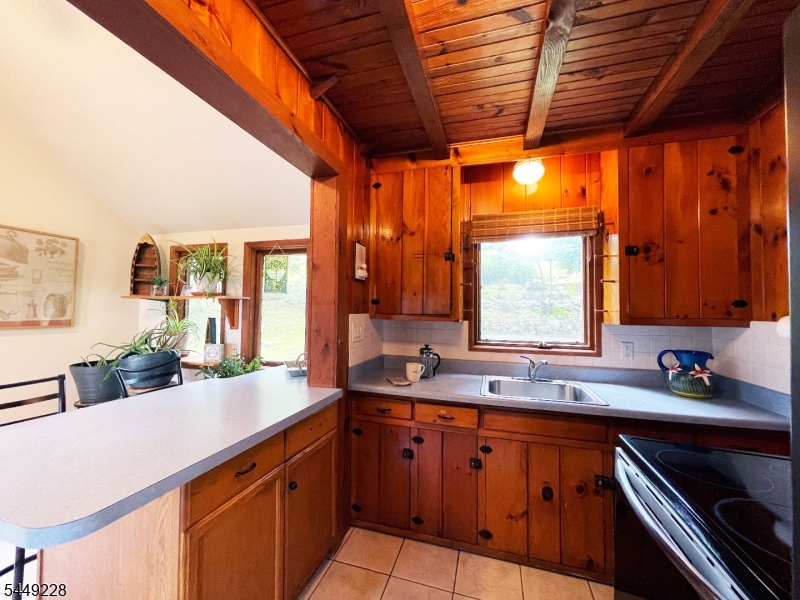 16 Lakeview Road Hopatcong, NJ 07843 - Photo 10 of 50 Gallery Image 10